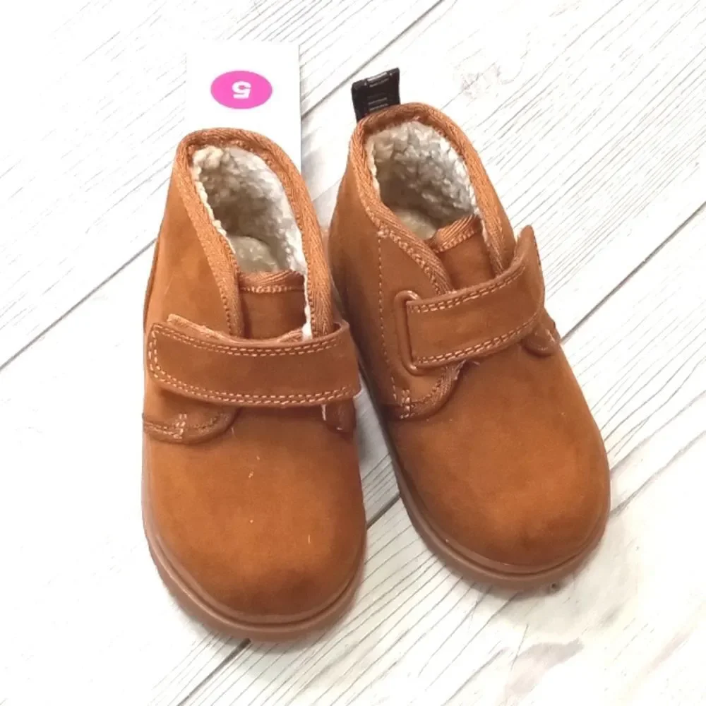 (17-3862) Cat & Jack Shoes  Sz 5